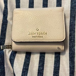 White mini Kate spade wallet